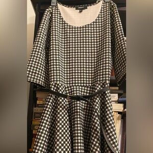 Stylish Black and White Houndstooth Dress with Knee-Length Full Skirt